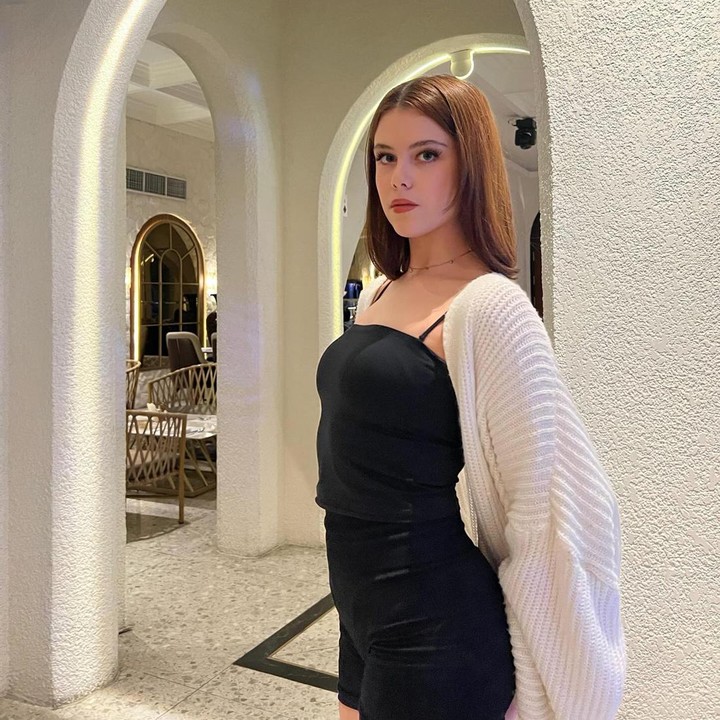 <p>Tak heran jika paras Manuella sangat cantik ya, Bunda? Penampilannya selalu mencuri perhatian warganet. (Foto: Instagram @manuellaazizaa)</p>