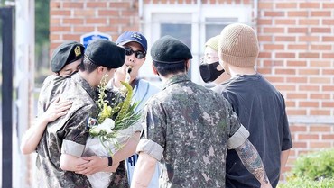 img-title Penampilan Jin Usai Bebas Wamil, Disambut Hangat Member BTS