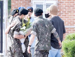 Penampilan Jin Usai Bebas Wamil, Disambut Hangat Member BTS