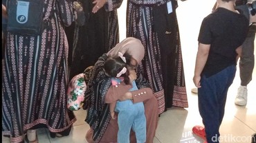 img-title Ria Ricis Nangis Sesegukan Berpisah dengan Moana