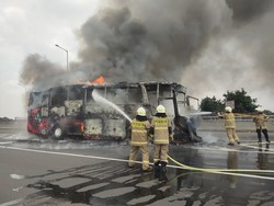 Operator Buka Suara soal Bus Terbakar Dekat GT Pisangan