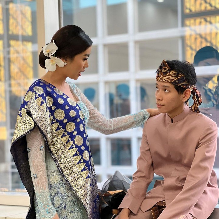 <p>Selain dari kedua orang tuanya, Mikala juga mendapatkan ucapan dari para artis yang turut memberikan komentar pada unggahan tersebut. "<em>Alhamdulillah Happy Graduation</em> Mikala. <em>Congratulations</em> sayangku @selfinafilah," tulis Fitri Carlina. "<em>Happy Graduation</em> Kakak," tulis Fenny Wijaya. (Foto: Instagram@selfinafilah)</p>