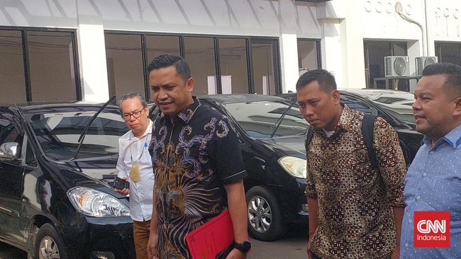 KPK memeriksa Staf Sekjen PDIP Hasto Kristiyanto, Kusnadi sebagai saksi dalam kasus dugaan suap pergantian antar-waktu (PAW) dengan tersangka Harun Masiku.