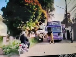Viral Guru di Sawangan Depok Cegat Bus Telolet, Begini Ceritanya
