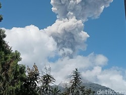 Gunung Lewotobi Laki-laki di NTT Berstatus Siaga, Warga Butuh Masker!