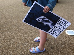 Taylor Swift Melunturkan Aura The Beatles di Liverpool