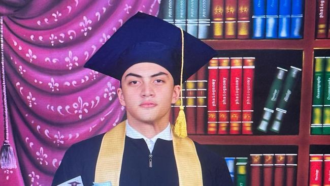 7 Potret Arka Anak Anjasmara dan Dian Nitami Lulus SMA, Sang Bunda Tulis Ucapan Haru