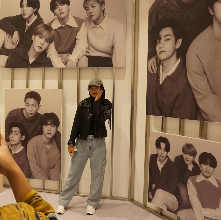 <p>Acara yang diselenggarakan di Mal Gandaria City, Jakarta Selatan, pada Kamis (13/6/2024) ini juga untuk merayakan kepulangan salah satu member BTS, Jin, yang baru saja menyelesaikan wamil alias wajib militer pada Rabu (12/6/2024) kemarin, Bunda. (Foto: Atmaja Kurniawan)</p>