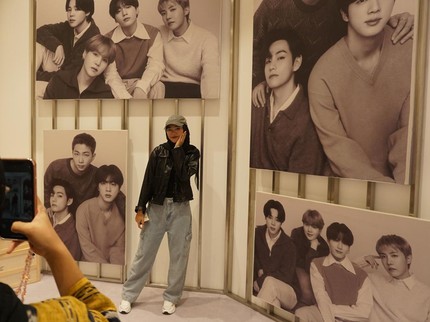 BTS POP-UP: MONOCHROME Rayakan Anniversary BTS ke-11, Free Photobooth hingga Karaoke Bareng ARMY