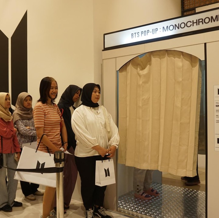 <p>Bukan cuma itu saja, bagi seluruh pengunjung yang datang juga berkesempatan untuk mencoba <em>photobooth</em> gratis dan hanya berlaku untuk hari ini saja, ya, Bunda. (Foto: Atmaja Kurniawan)</p>