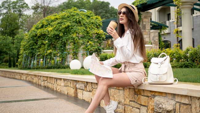 Liburan Nyaman, Ini 6 Rekomendasi Alas Kaki yang Nggak Nyiksa Buat Jalan Jauh