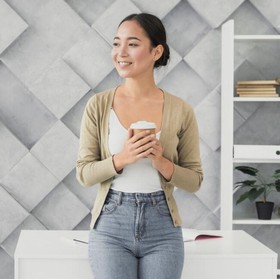 Awas Saltum! Ini Dia 11 Jenis Outfit yang Tidak Boleh Kamu Kenakan ke Kantor