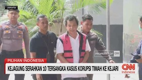 VIDEO: Kejagung Serahkan 10 Tersangka Kasus Korupsi Timah ke Kejari