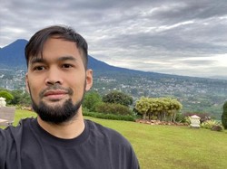 Cara Teuku Wisnu Berpakaian Syari Tapi Cocok Buat Ngantor