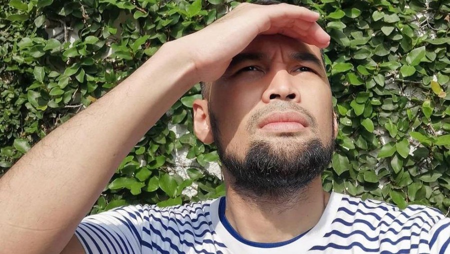 Kumpulan Jokes Receh Teuku Wisnu, Memang The Real Bapak-bapak Teuku Wisnu sering membuat netizen tertawa dengan jokes bapak-bapak. Berikut ini di antaranya.
