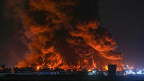 Kilang Minyak di Irak Kebakaran Hebat, Api Berkobar Berjam-jam