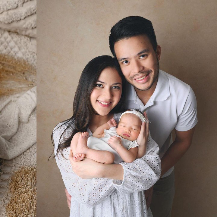 <p>Jessica Mila baru saja melahirkan anak perempuan yang bernama Kyarra Arunika Hasibuan pada 20 Maret 2024. Dalam sebuah unggahan, terlihat Mila tampil cantik dengan <em>dress</em> putih kala menggendong sang putri. "Sepotong kecil dikirim dari surga. Semoga perjalanan hidupmu seindah dan menakjubkan seperti dirimu," tulisnya dengan Bahasa Inggris. (Foto: Instagram: @jscmila)</p>