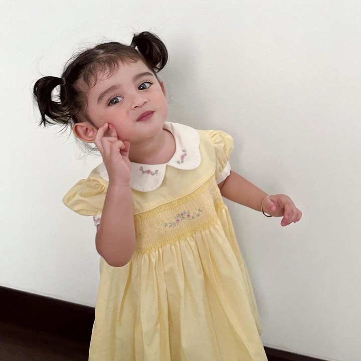 <p>Dalam sebuah unggahan, Guzel juga terlihat cantik dengan gaun kuning bak Princess Belle. Banyak netizen yang menyebut Guzel sangat mirip, nih. "Belle si cantik banget," ungkap seorang netizen. (Foto: Instagram: @marginw)</p>