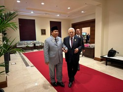 Momen Prabowo Jabat Erat Tangan Presiden Palestina Mahmoud Abbas