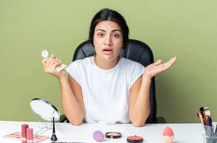 Tips Makeup Anti Luntur di Musim Panas, Jamin Tahan Keringat!