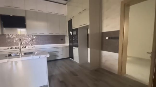 7 Potret Rumah Perempuan Sunda yang Dinikahi Pria Afrika di Kampung Halaman Sang Suami, Dapurnya Luas