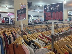 Thrifting di Blok M, Berburu Barang Bekas dengan Harga Murah