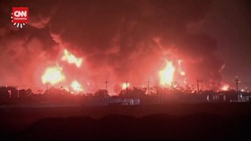 VIDEO: Detik-detik Kobaran Api Melahap Kilang Minyak di Irak