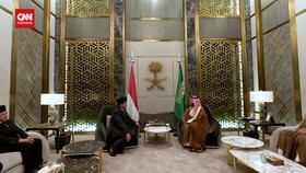 VIDEO: Momen Pertemuan Prabowo dan Pangeran MbS di Jeddah Saudi