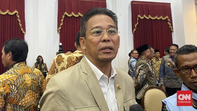 KPK mengusulkan revisi UU KUHAP mengatur syarat penyelidik dan penyidik minimal harus berpendidikan sarjana ilmu hukum.