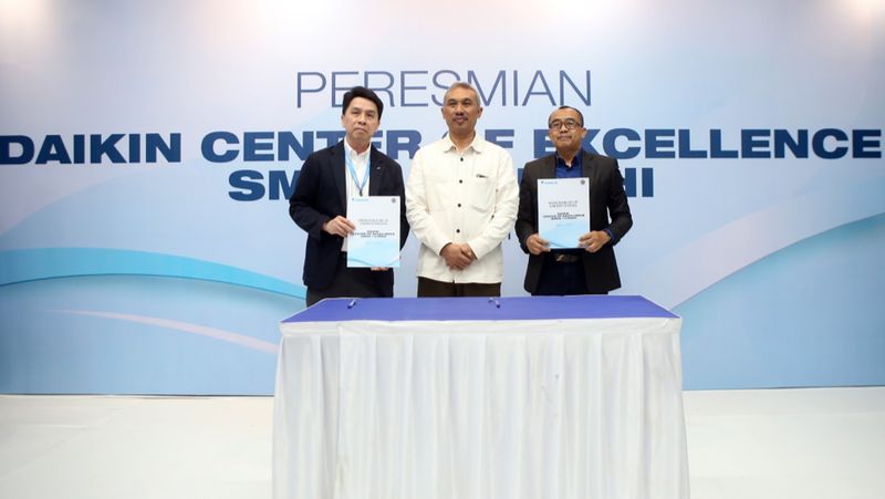 PT. Daikin Airconditioning Indonesia (DAIKIN) meresmikan pembukaan Pusat Keunggulan DAIKIN di Sekolah Menengah Kejuruan Negeri (SMKN) 1 Cimahi hari ini (11/6).