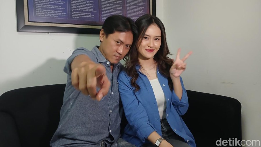 Arya Wiguna bersama putrinya, Deriska Almira.