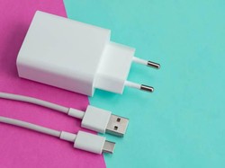 Bahaya Besar Pinjam dan Pakai Kabel Charger Orang Lain