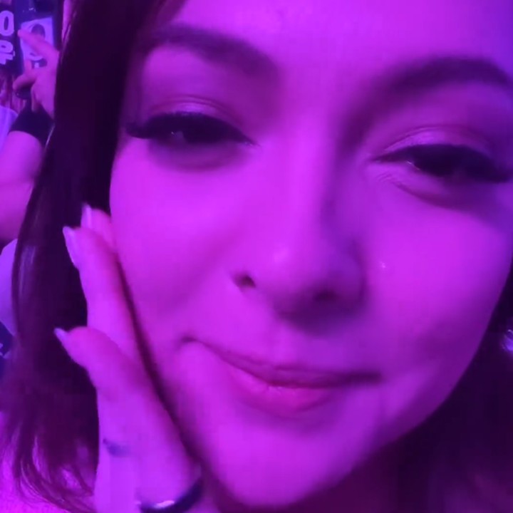 <p>Di acara <em>meet and greet</em> ini, Reisa sempat meneteskan air mata karena bahagia bisa bertemu sang idola. Ia menggunggah video singkat ketika tanpa sadar meneteskan air mata di acara tersebut. (Foto: Instagram @reisabrotoasmoro)</p>