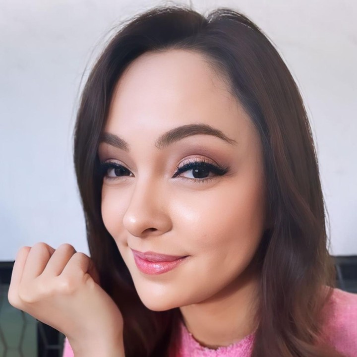 <p>Reisa ikut mengantre bersama penggemar BTS untuk bertemu Jin di Jamsil Indoor Stadium. Perlu diketahui ya, Jin baru saja menyelesaikan wajib militernya, dan ini menjadi <em>meet and greet</em> pertamanya dengan penggemar. (Foto: Instagram @reisabrotoasmoro)</p>