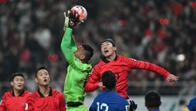China Lolos Babak 3, Warung Kiper Singapura Laris Manis