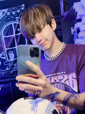 Ini Deretan Artis Korea yang Pernah Pakai Baju Buatan Brand Fashion Lokal, Ada Hyunsuk TREASURE