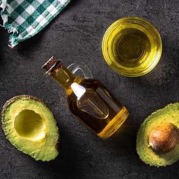 4 Manfaat Menggunakan Minyak Alpukat untuk Rambut
