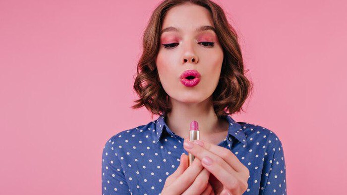 3 Cara Mudah Buat Bibir Plumpy, Hasilnya Natural dan Sehat!