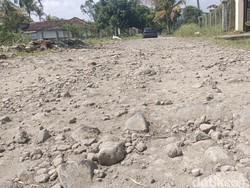 Jalan Penghubung 2 Desa Cianjur Rusak Parah, 20 Tahun Tak Diperbaiki