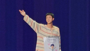 img-title Fans yang Diduga Cium Paksa Jin BTS Dilaporkan ke Polisi