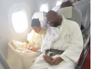 img-title Pembaca Bibir Bongkar Obrolan Kanye West Minta Bianca Censori Bugil di Grammy