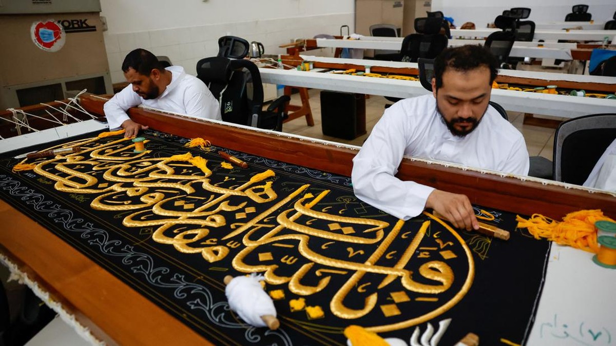 FOTO: Tangan-tangan Gesit Pembuat Kain Kiswah Penutup Ka'bah