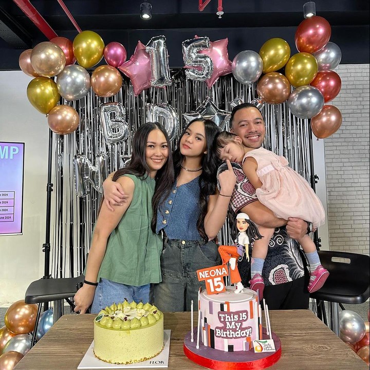 <p>Nola pun membagikan potret Neona pada laman Instgram-nya. Nola mendoakan agar sang putri tumbuh menjadi anak yang sehat lahir batin, semakin bijak, serta rajin beribadah. (Foto: Instagram: @riafinola)</p>