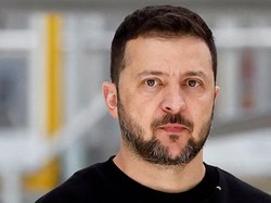 Zelensky Pecat Komandan Senior Pasukan Ukraina