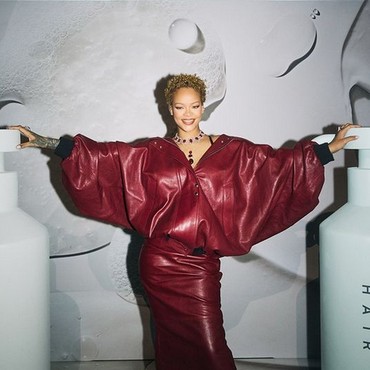 Lirik Lagu The Monster - Eminem feat. Rihanna