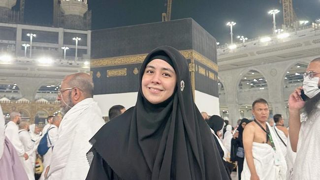 7 Potret Artis di Tanah Suci, Ada yang Menunaikan Haji Jalur Undangan Kerajaan Arab Saudi