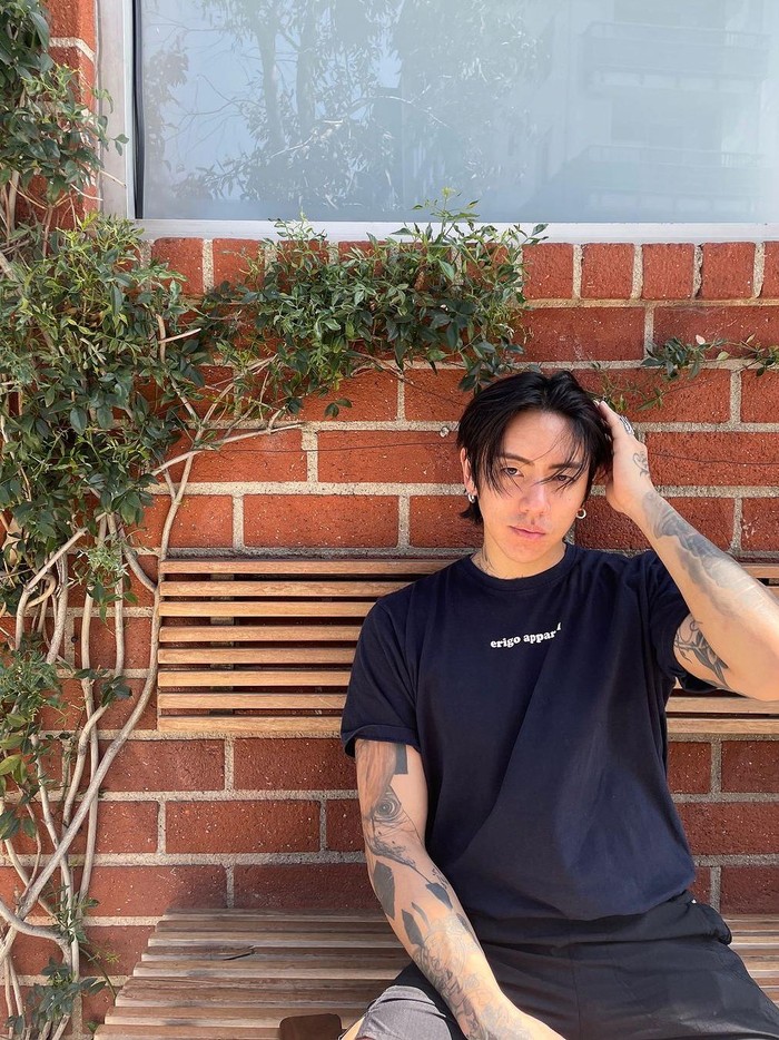 Terakhir, DPR IAN juga sempat menggugah foto dirinya sendiri mengenakan kaos pemberian fans merek ERIGO di akun Instagram pribadinya beberapa waktu lalu. Hal tersebut sontak membuat heboh penggemar tanah air./ Foto: instagram.com/dprian