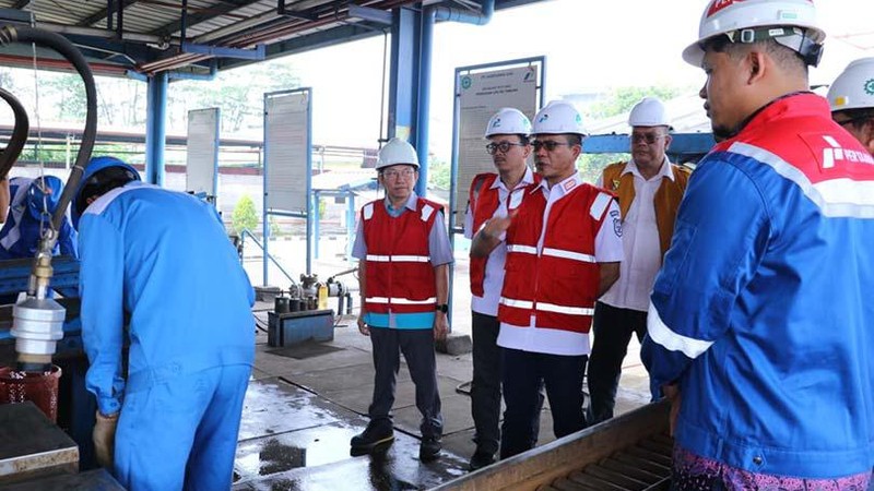 Bupati Bandung Dadang Supriatna bersama Dinas Perdagangan dan Perindustrian (Disperdagin) Kabupaten Bandung mengadakan pengawasan lapangan gas LPG 3 kg di SPBE