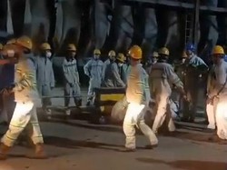 Momen 2 Pekerja Korban Ledakan Tungku PT ITSS Morowali Dievakuasi Pakai Truk