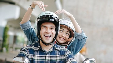 img-title Bantah Jonathan Frizzy dan Ririn Dwi Arianti Tunangan, Paman Singgung Perbedaan Agama